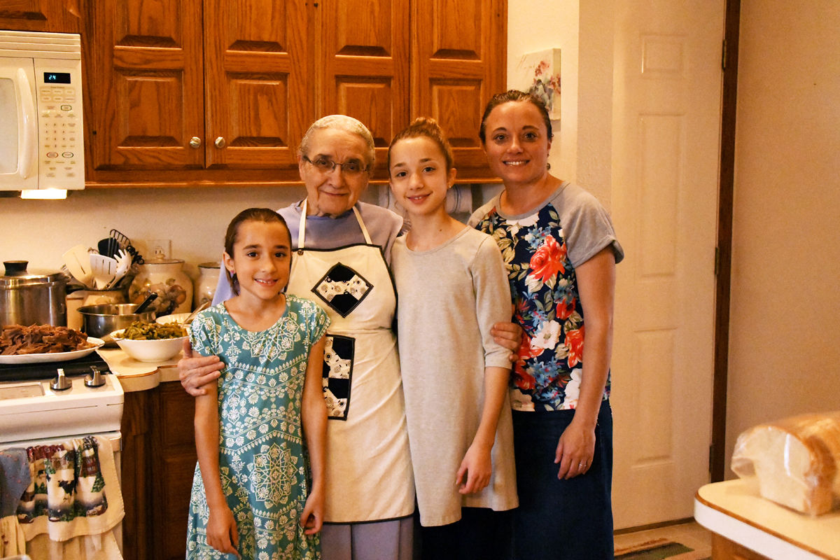 106 Salina Bontrager with her daughter and granddaughters prepared and served a delicious lunch to the Fun Club.JPG